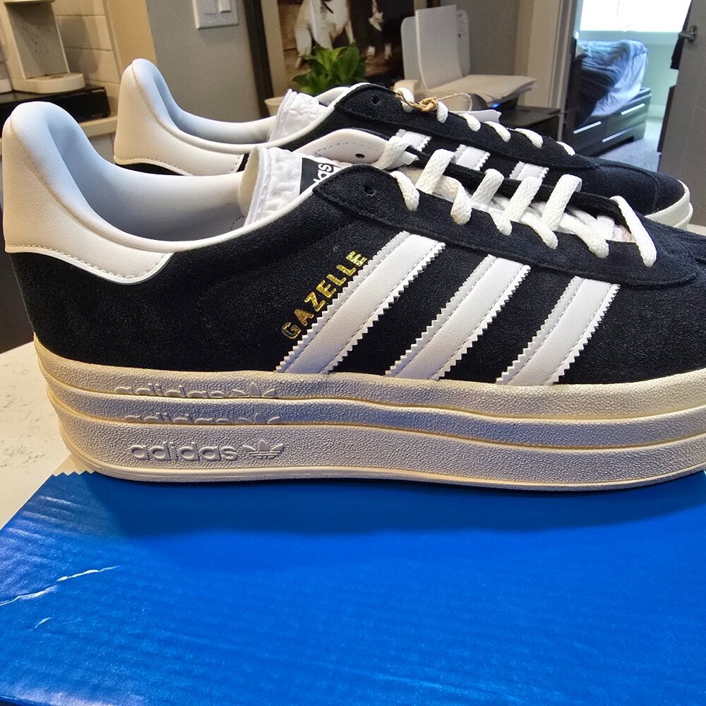 Adidas Gazelle Bold Platform Sneakers Black Suede Size Men's 10 HQ6192 NEW